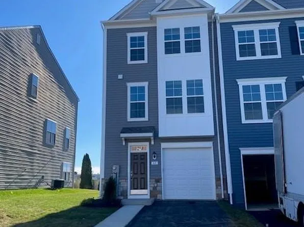 45 Union Ridge Dr, Charles Town, WV 25414