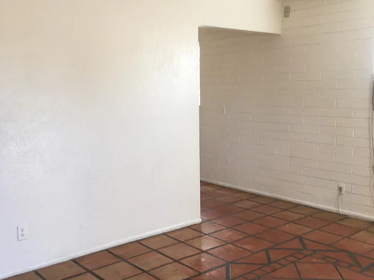 N 13th Pl — Photo 2