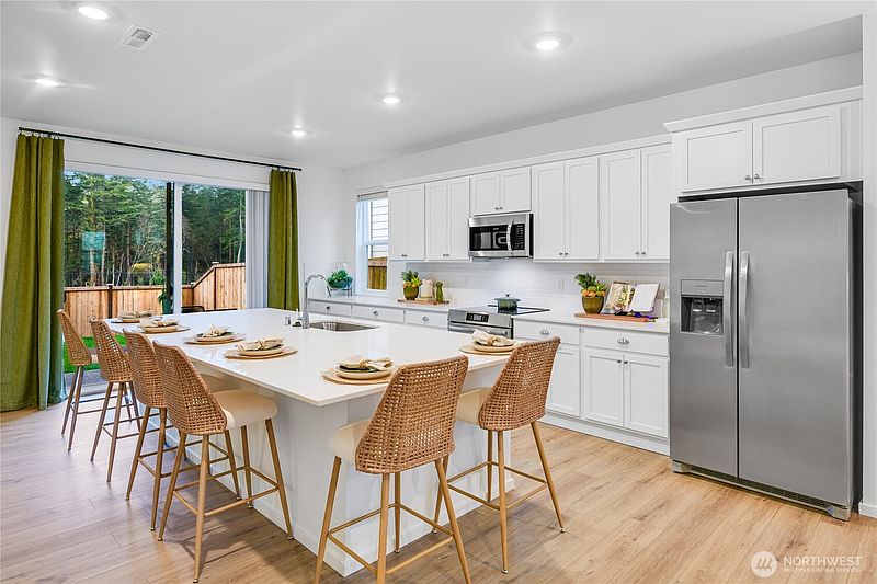 3rd image of 2718 Wonderland Way