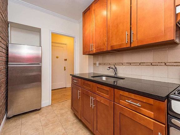 2nd image of 3057 29th St APT 1C