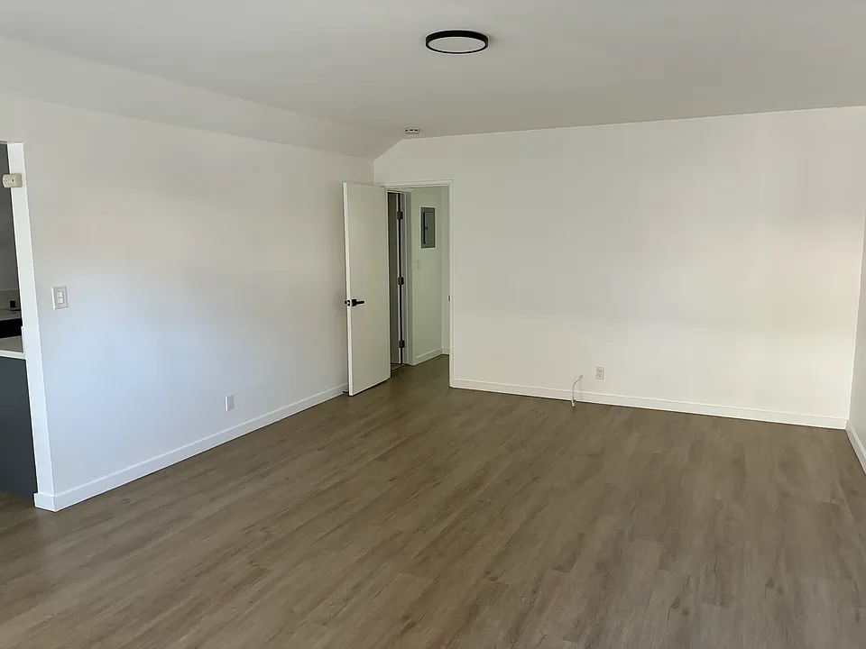 167 S Oak Knoll Ave #5