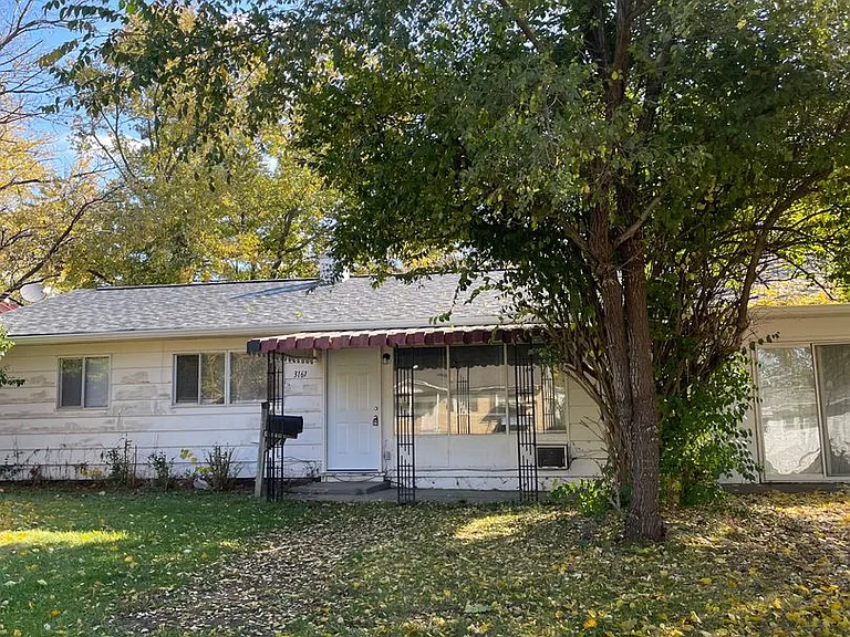 3161 Chrysler St — Photo 4
