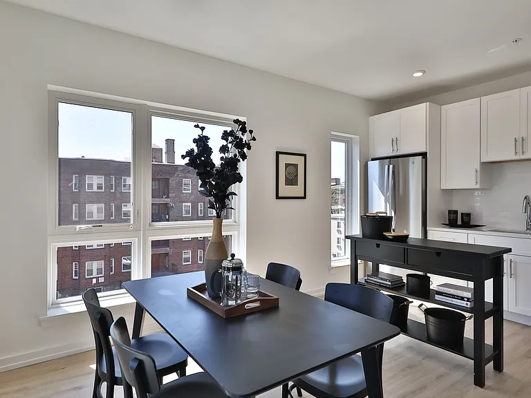 231 W Johnson Street — Photo 16