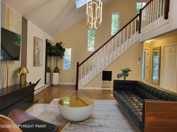 159 Manchester Dr, Bushkill, PA 18324