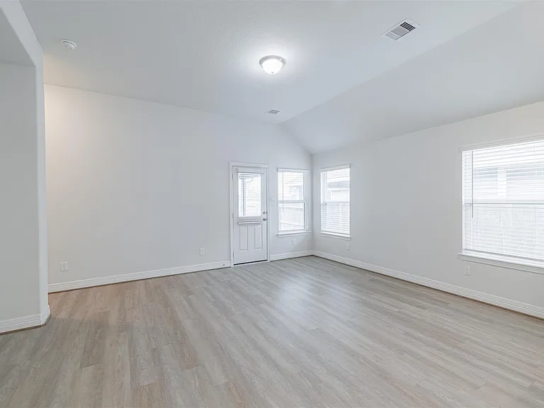 33118 School Hill Rd — Photo 11