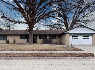 2710 Hickory Lawn Dr, Rockford, IL 61107