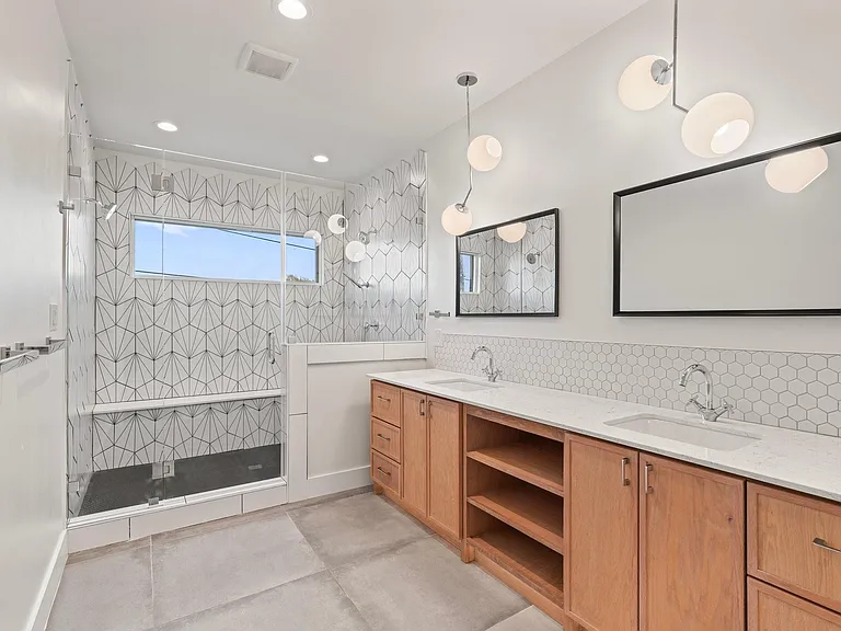 3802 Commerce St — Photo 28
