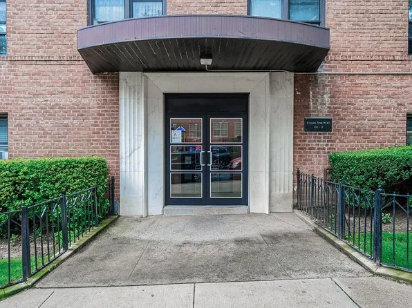 102-12 65th Ave #D22, Forest Hills, NY 11375