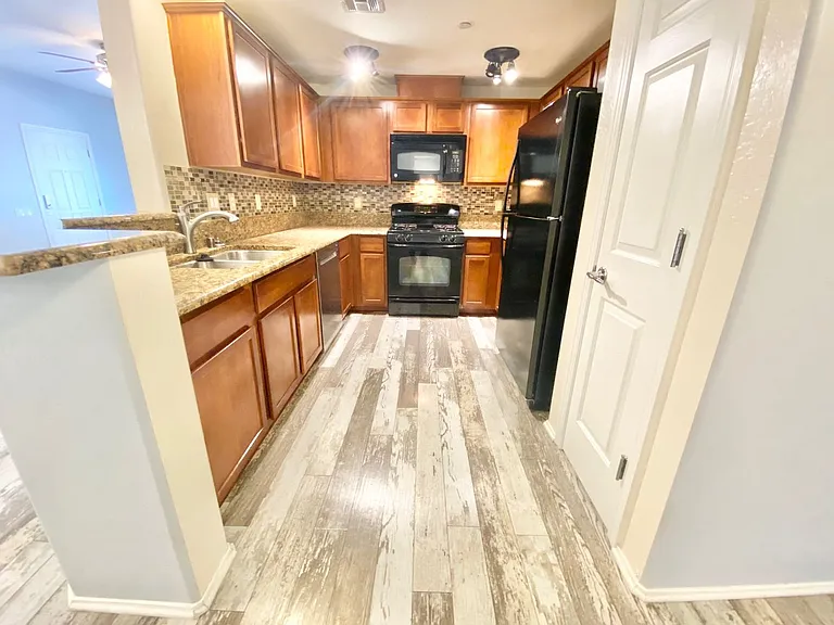 6868 Sky Pointe Dr #1035 — Photo 4