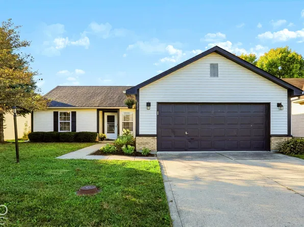 203 E Pine Ridge Dr, Westfield, IN 46074