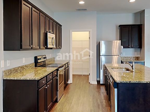 3rd image of 4890 Saint James Ln