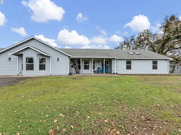 1472 Arcadia Dr, Roseburg, OR 97471