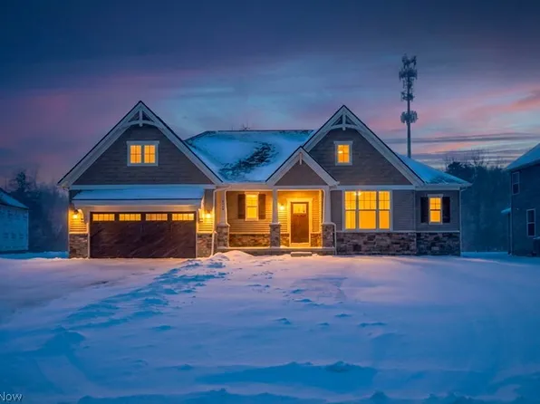 3320 White Willow Ln, Brunswick, OH 44212