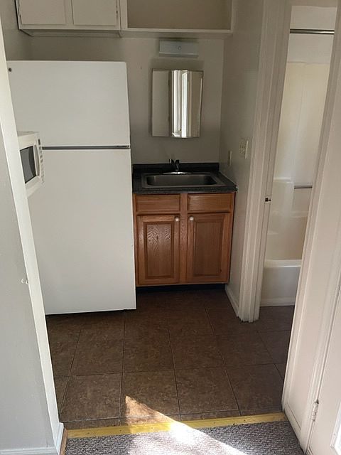 2nd image of 1712 Jefferson Park Ave #11