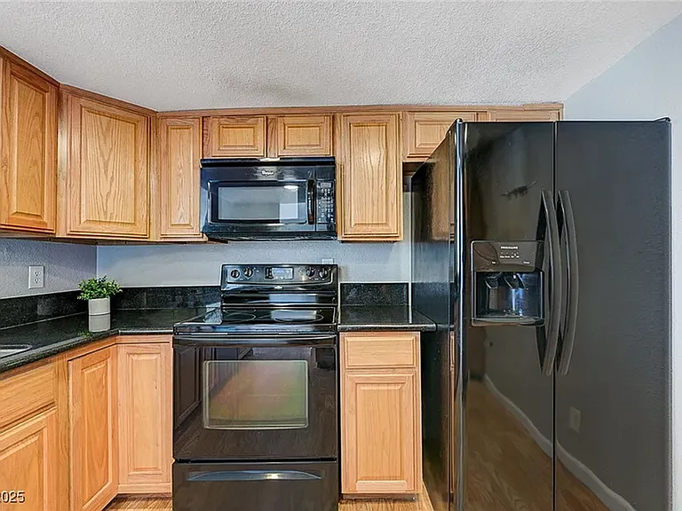 3930 University Center Dr #806 — Photo 7