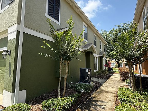 3rd image of 1529 Broken Oak Dr #38B