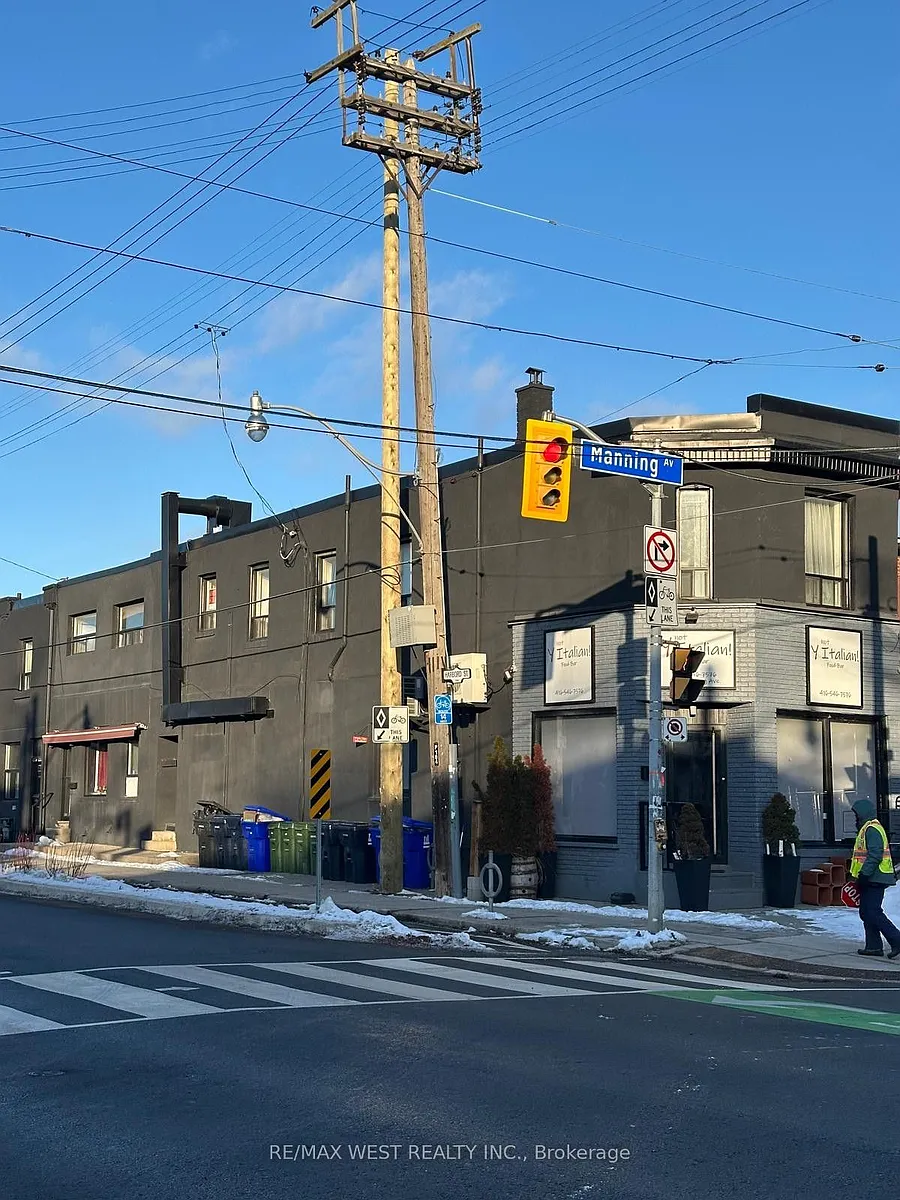 Building Photo - 290 Harbord St #2