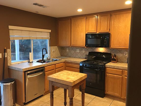 4th image of 26877 Redwood Cir