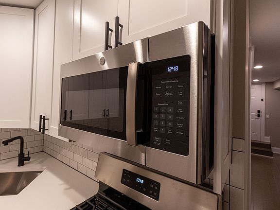 3rd image of 3062 N Davlin Ct #G