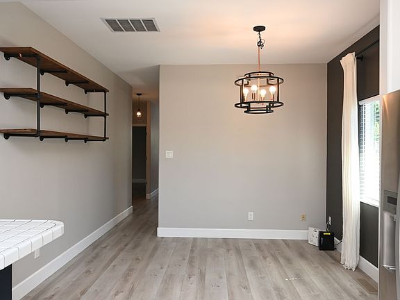 3rd image of 495 Coe Ave