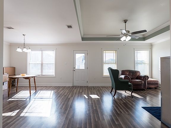 3rd image of 5640 Encino Ln