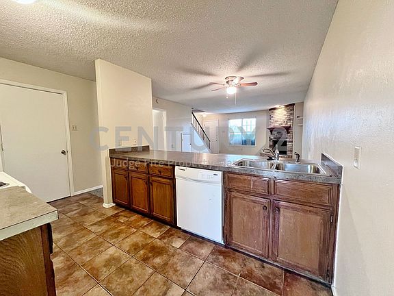 4th image of 816 Red Bud Dr