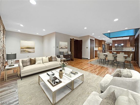 2nd image of 1879 Deepwood Dr