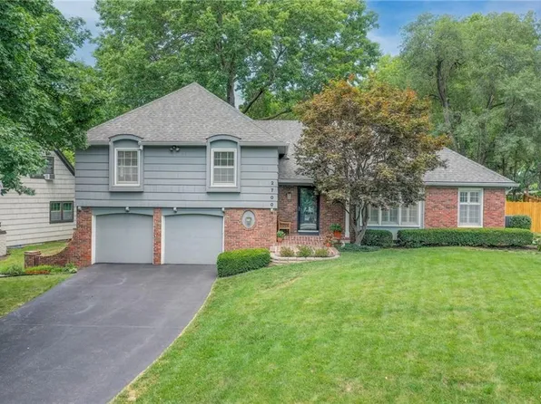 2700 W 50th Ter, Westwood, KS 66205