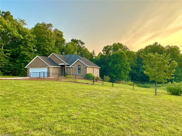 1130 Ring Rd, Westfield, NC 27053