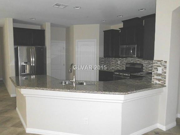 4th image of 804 Tarbet Ave
