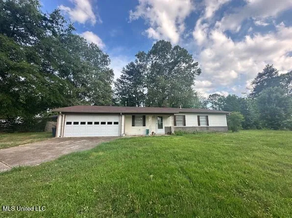 1923 Carolyn Ln, Pearl, MS 39208
