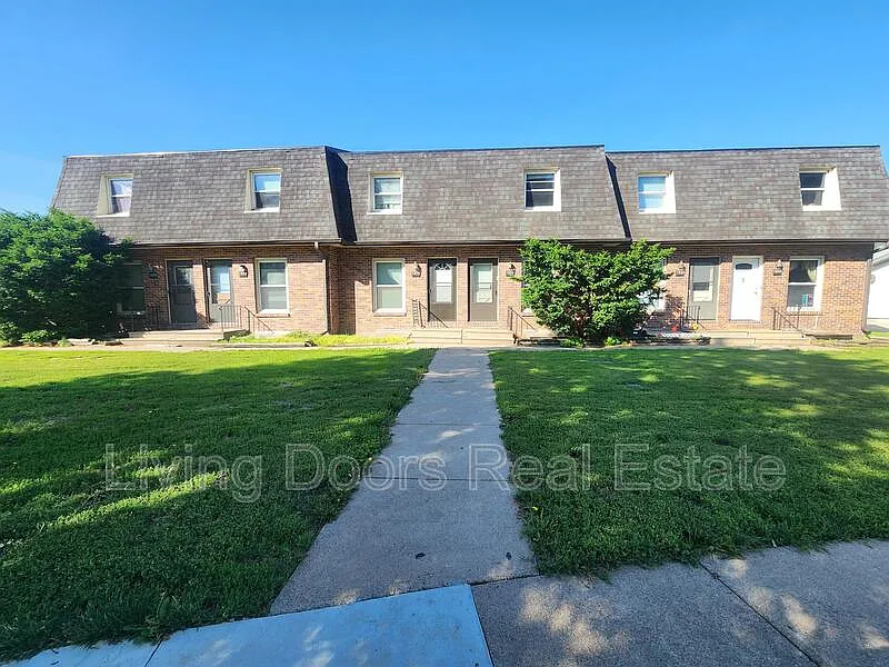 3 bed, 2.0 bath, $1,085 — Photo 3