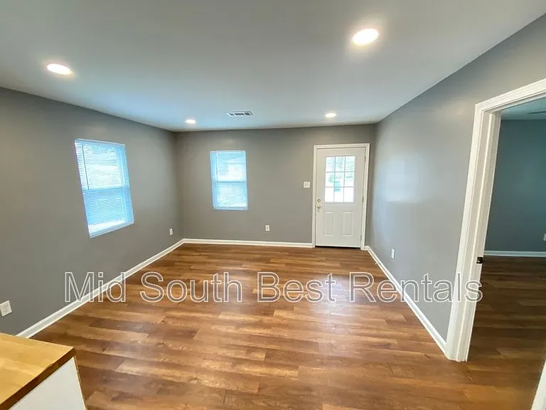 1376 Pillow St — Photo 9