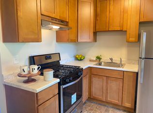 2113 10th St APT 8, Berkeley, CA 94710