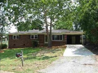 17 Woodridge Dr, Greenville, SC 29611