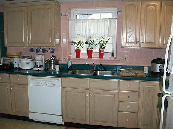 3rd image of 6976 Rosemary Ln