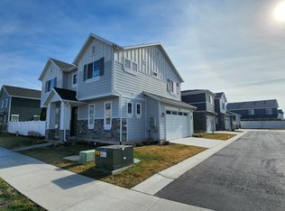 1951 W Parkview Dr, Syracuse, UT 84075