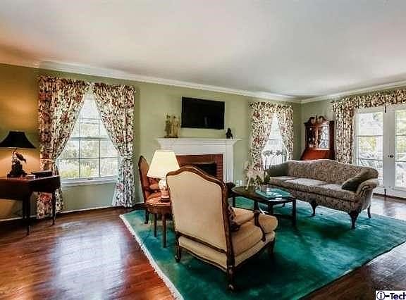 4th image of 1735 West Dr