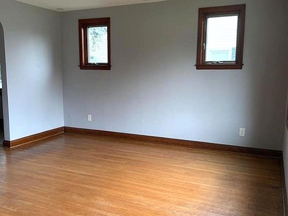 4th image of 312 Townsend Ave