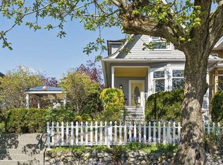 408 E 2nd St, North Vancouver, BC V7L 1C8