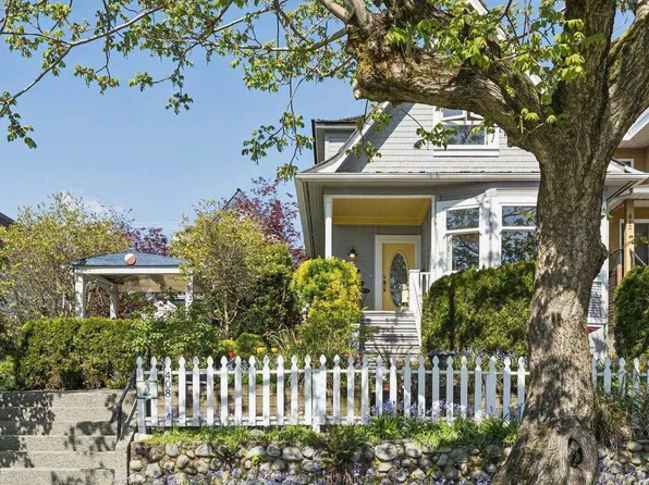 408 E 2nd St, North Vancouver, BC V7L 1C8