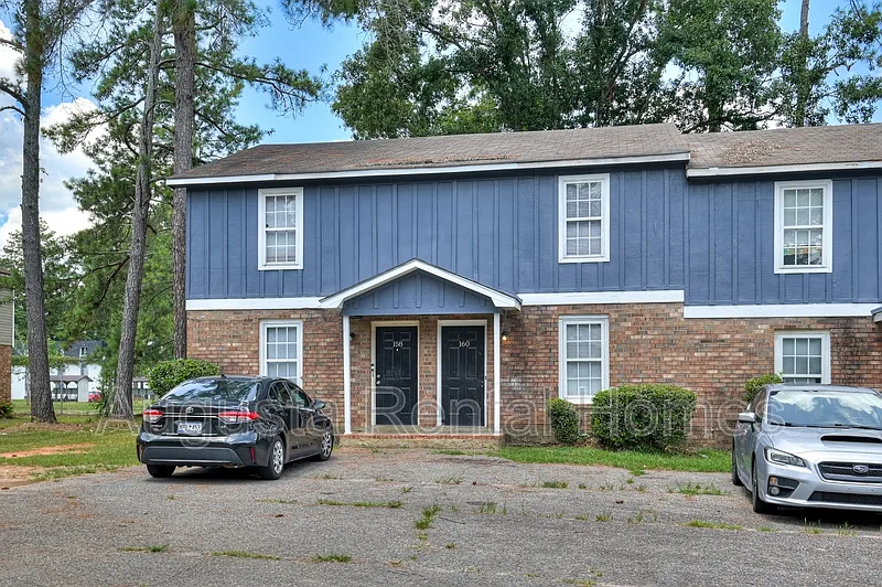 2 bed, 1.0 bath, 1050 sqft, $975 — Photo 2