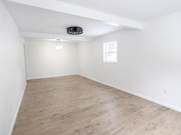 2nd image of 587 Harolds Branch Rd