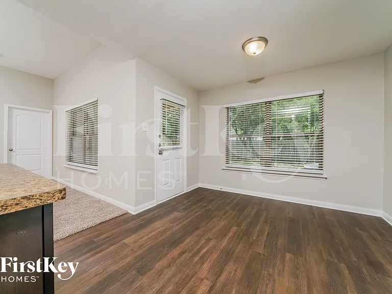 1310 Barrel Dr — Photo 5