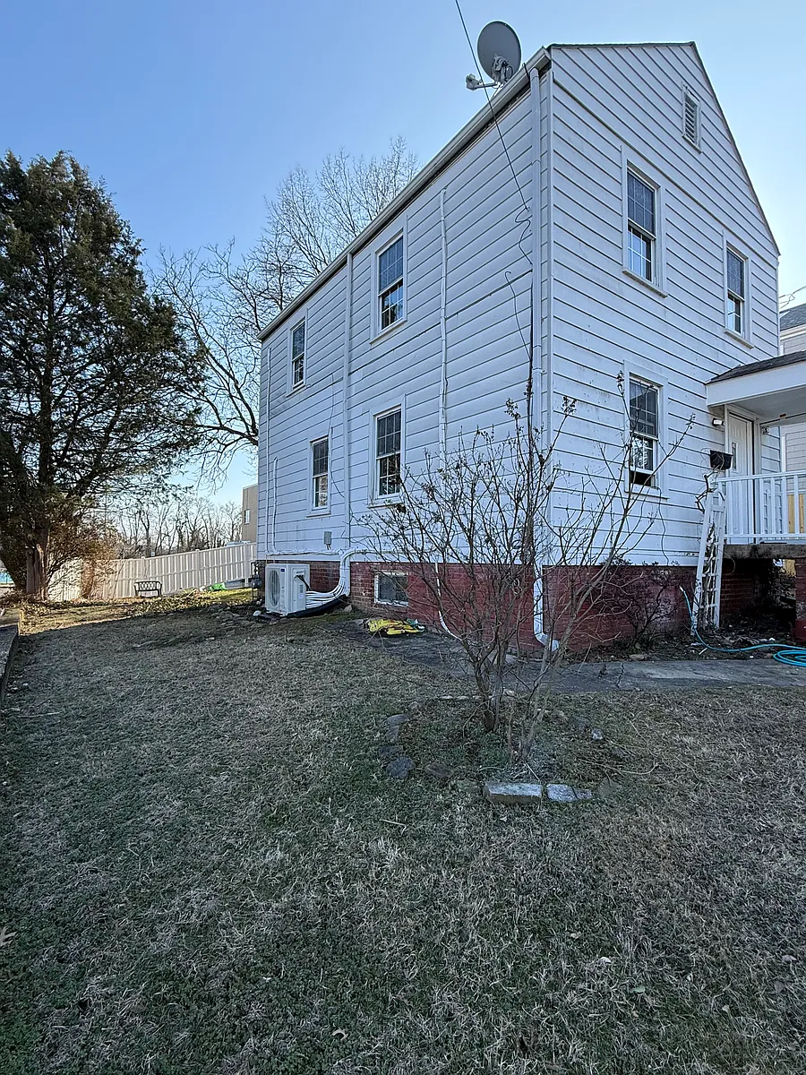 Building Photo - 1608 13th Rd S