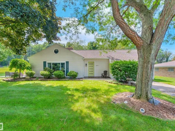 4175 Crocus Rd, Waterford, MI 48328