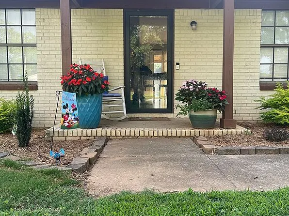 107 Graham Ave, Tuscumbia, AL 35674