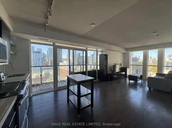 400 Adelaide St E, Toronto, ON