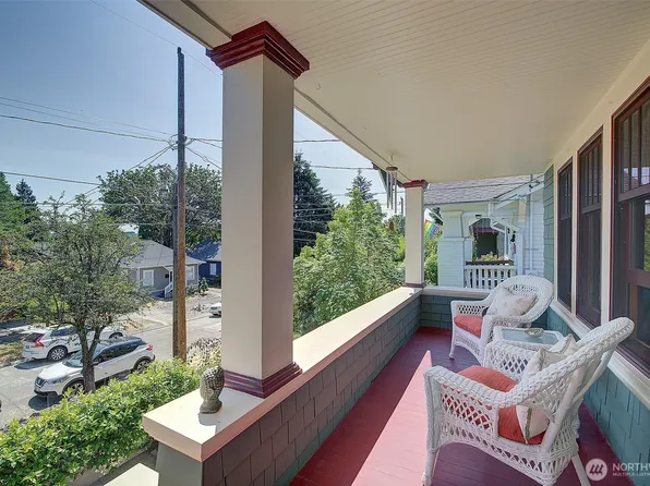 4655 Eastern Avenue N, Seattle, WA 98103