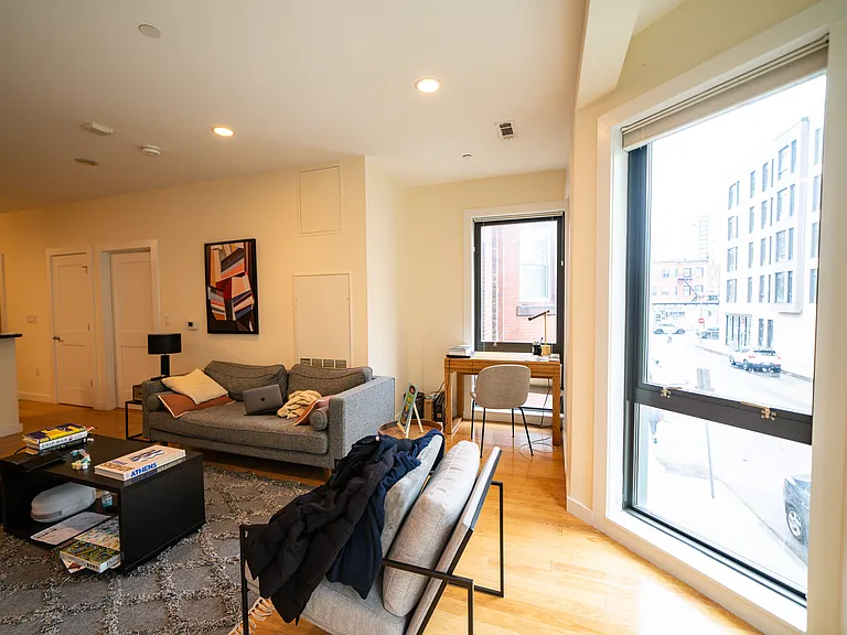 Diamond Fenway — Photo 54